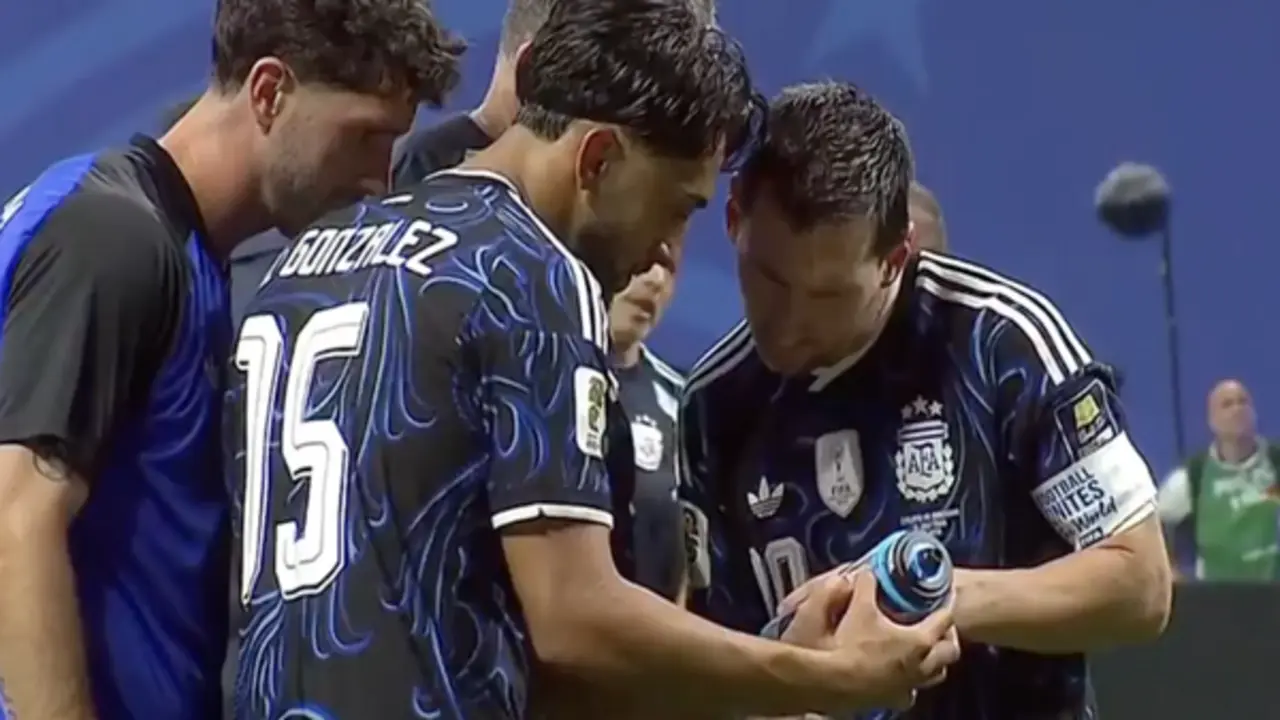 Messi và Argentina thích thú ‘soi phao thi’ của thủ môn Pickford, chỉ tiếc Anh chẳng được dùng