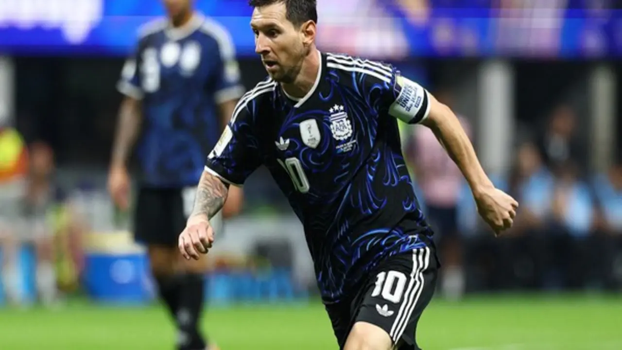 Messi xuất chúng đến vậy, Tây Ban Nha ngăn chặn kiểu gì?
