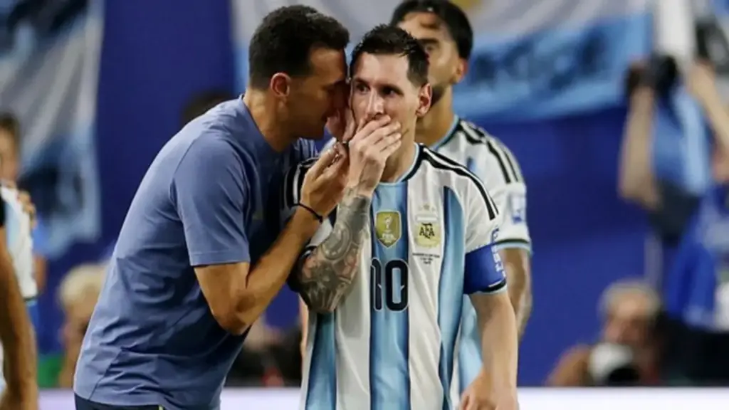 Mối nhân duyên đưa Messi và HLV Scaloni lên đỉnh thế giới: Sát cánh bền lâu từ khi còn làm đồng đội