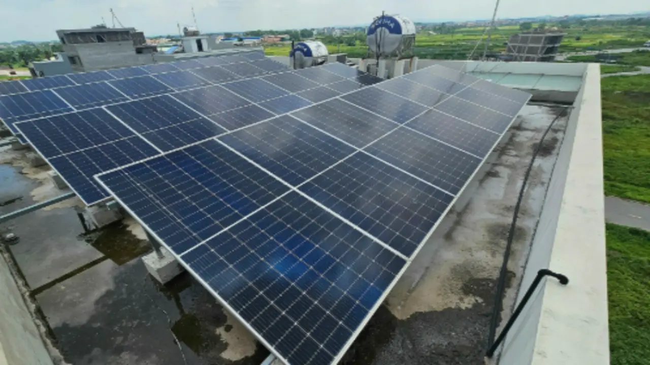 Mỗi tháng hết 4 triệu tiền điện, có nên đầu tư 110 triệu đồng lắp pin mặt trời?