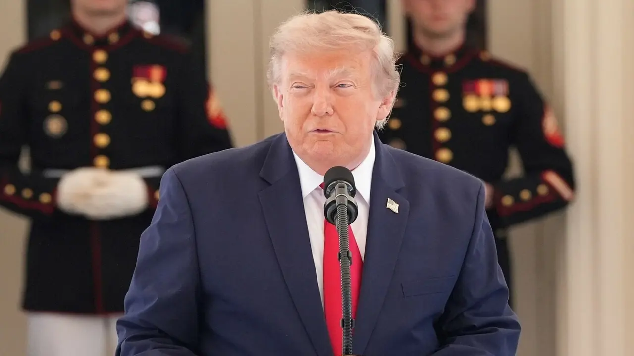 Một tuần ông Trump gây nhiều tranh cãi