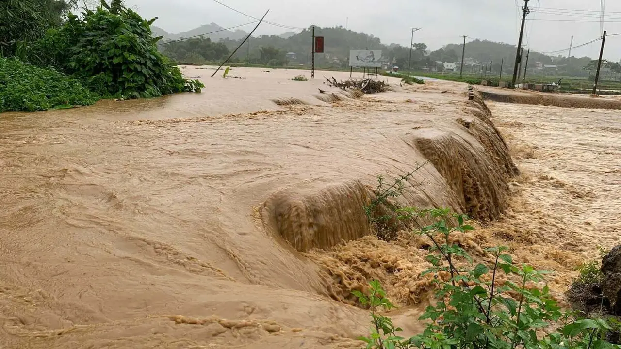 Mưa lớn tiếp diễn ở miền núi Bắc Bộ, nguy cơ lũ quét