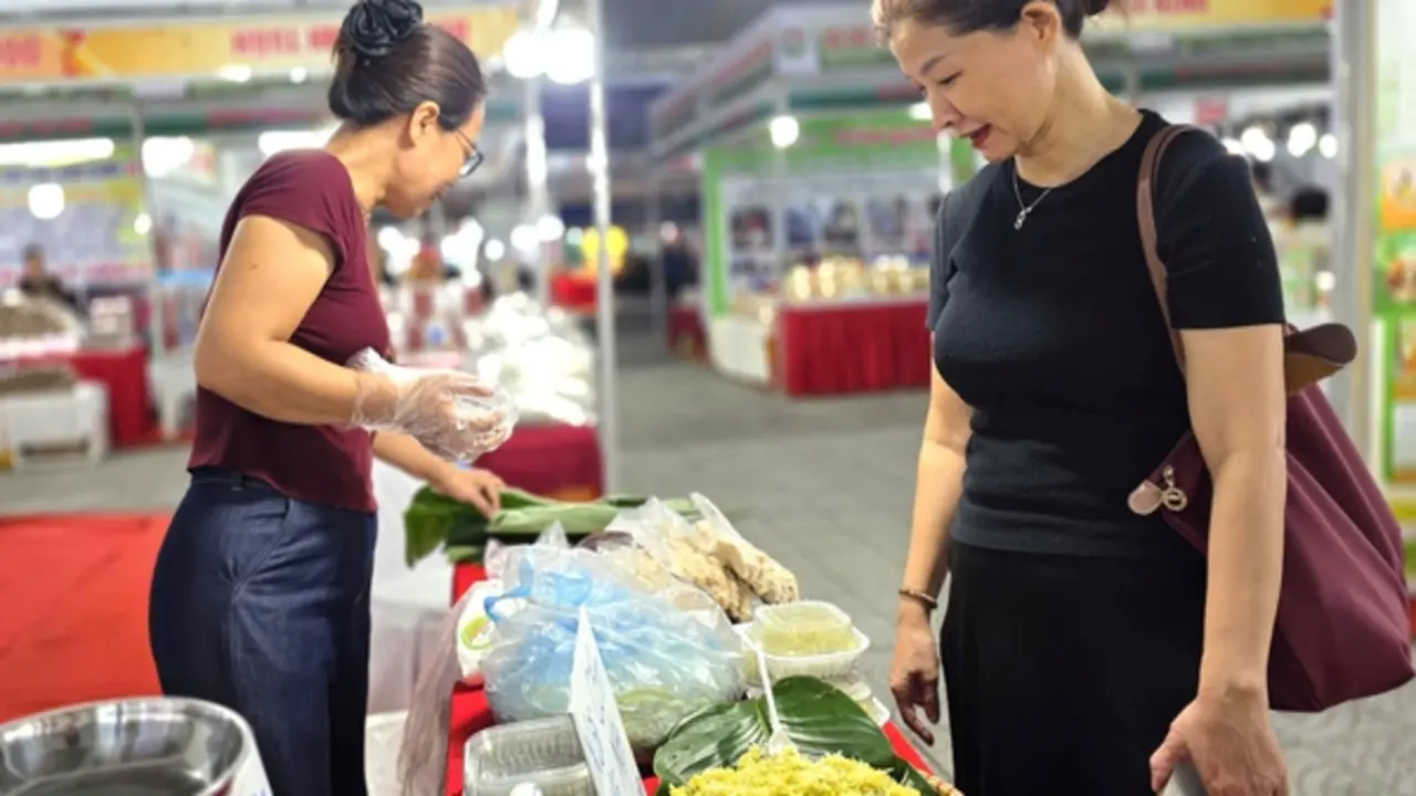 Muốn đi xa, hàng quê phải vượt mác “đặc sản”