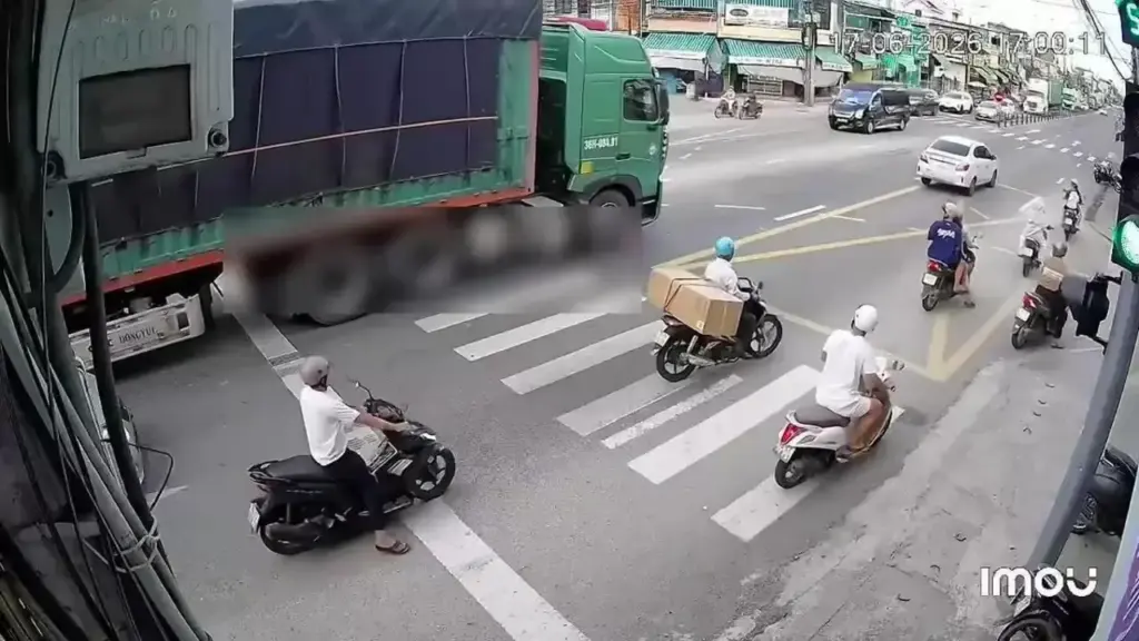 'Muốn giảm tai nạn, phải buộc xe tải lớn lắp camera, cảm biến'