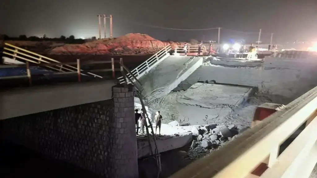 Mỹ tập kích sân bay, ga đường sắt của Iran