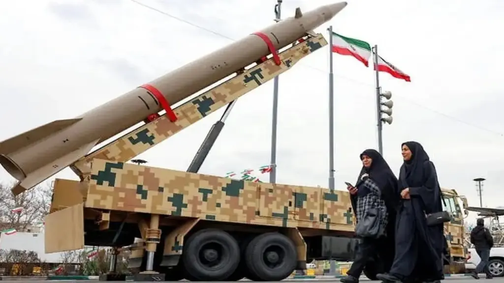 Mỹ "thắt lưng buộc bụng" tên lửa trước mưa hỏa lực của Iran?