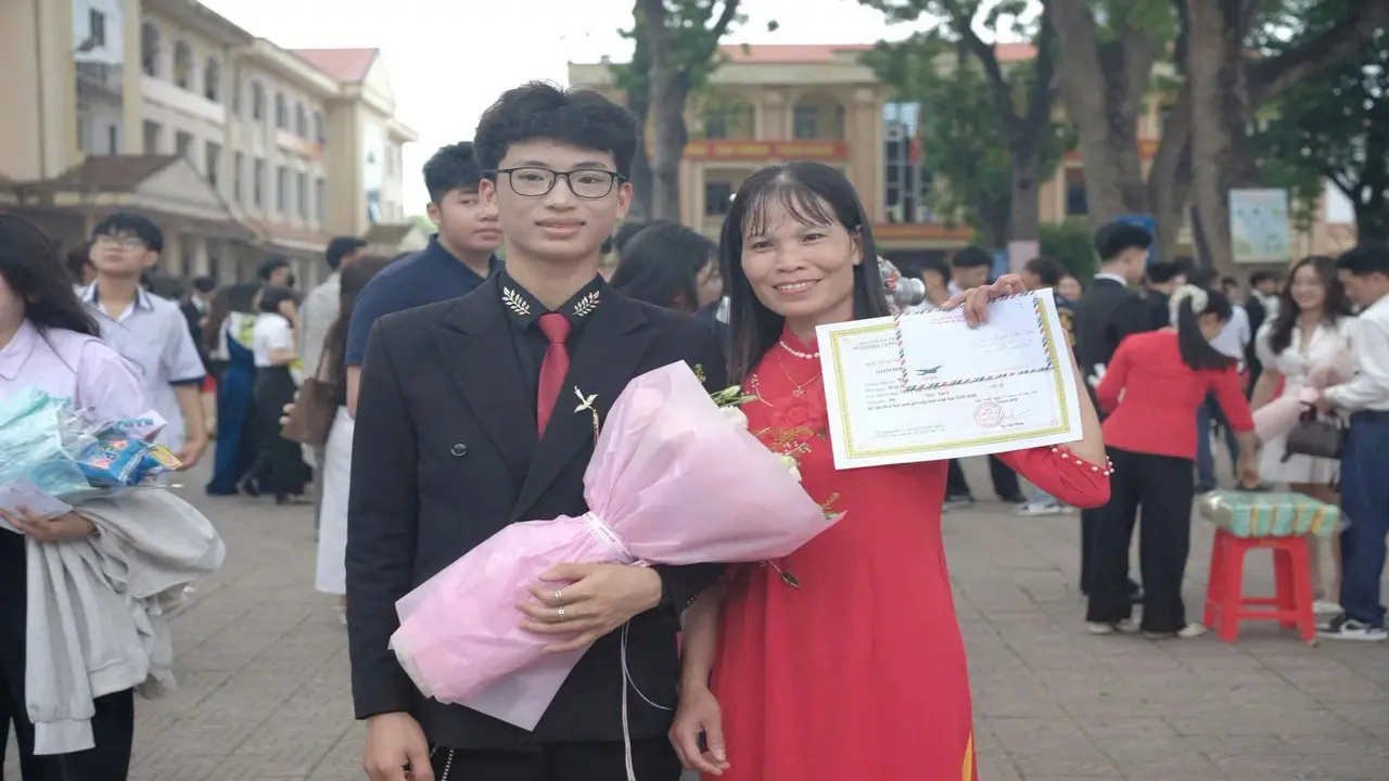 Nam sinh Bắc Ninh đạt 30 điểm tuyệt đối khối A00 chia sẻ "bí kíp" học tập