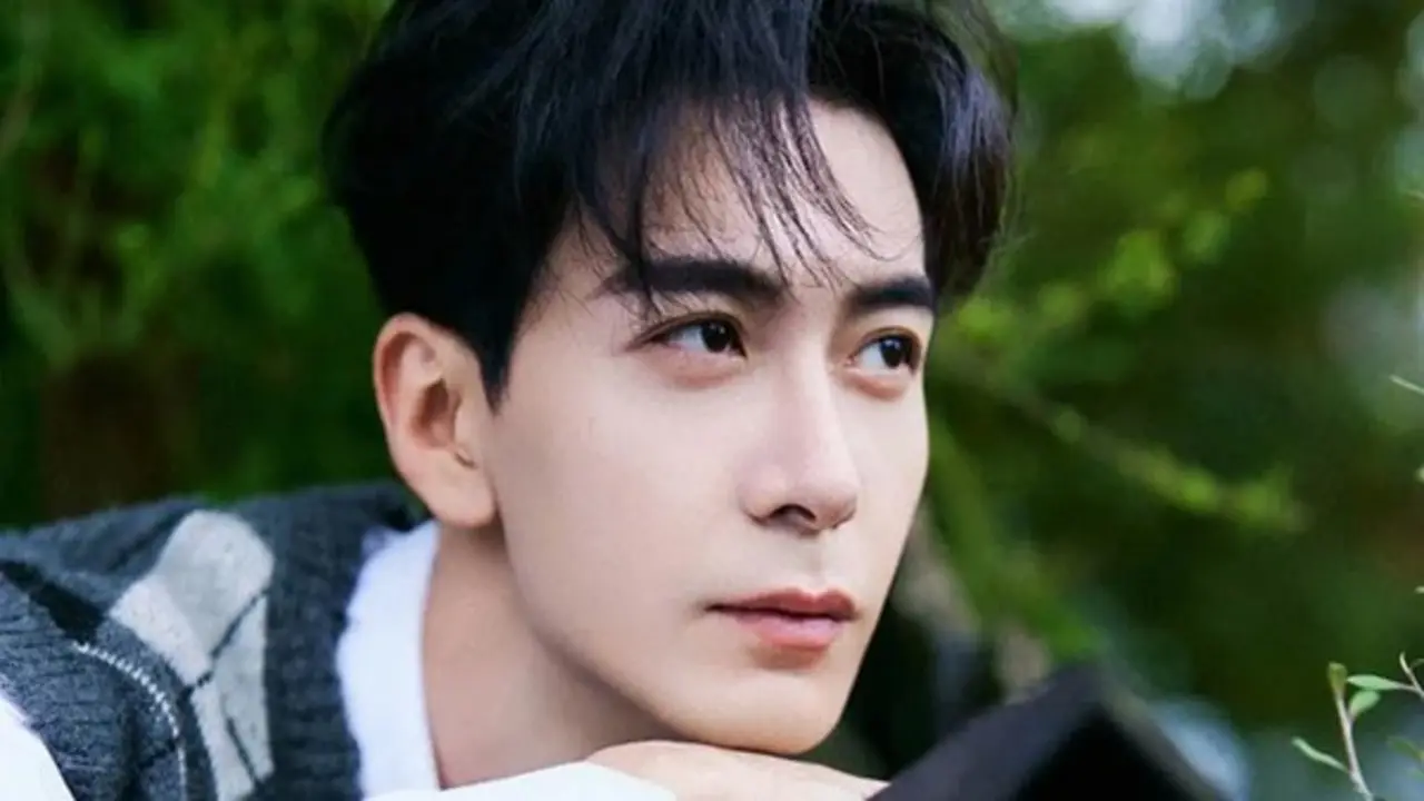 Nam thần đẹp bậc nhất showbiz: Hào quang lụi tàn, liên tiếp "trượt dốc" sau 3 phim trong 2 tháng