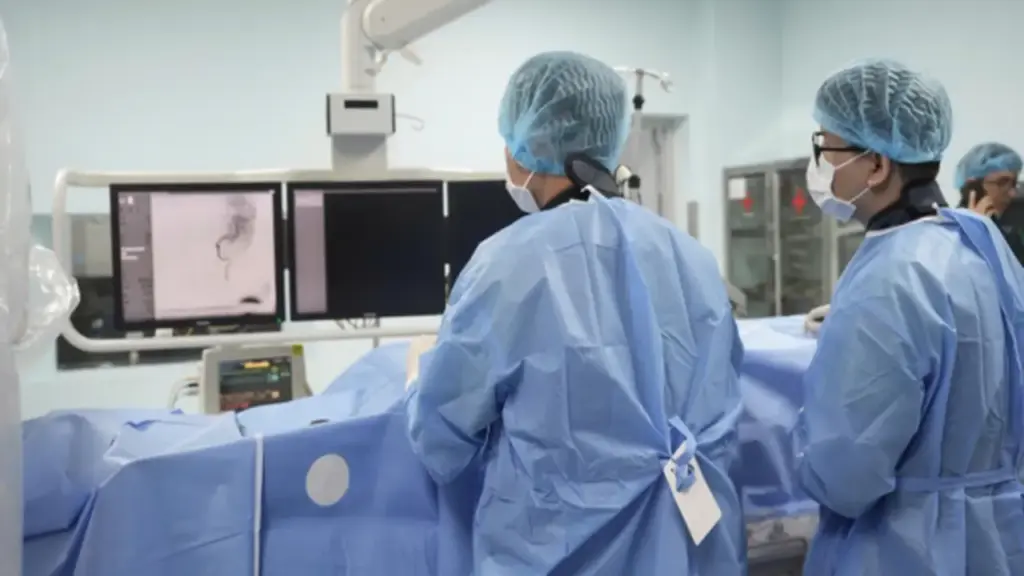 Nam thanh niên 33 tuổi bất ngờ co giật sau khi tắm