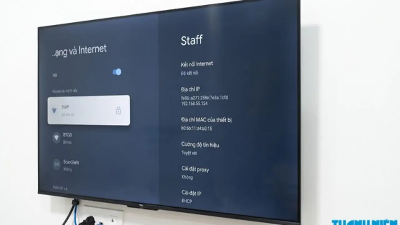 Nên bắt Wi-Fi hay cắm dây mạng Ethernet cho Smart TV?