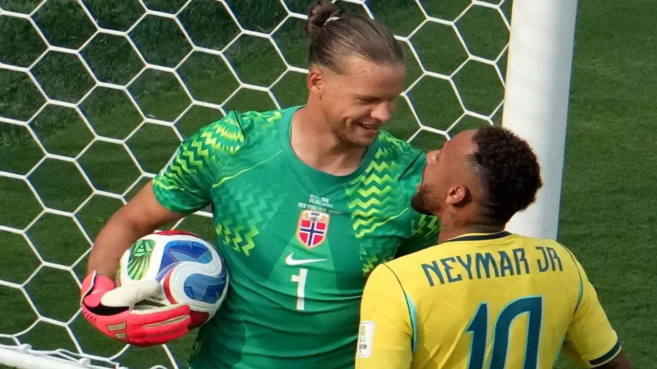 Neymar tranh cãi điều gì với thủ môn Na Uy?