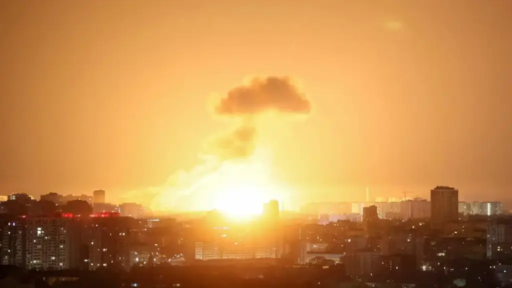 Nga dồn dập không kích tên lửa, Kiev rung chuyển trong đêm
