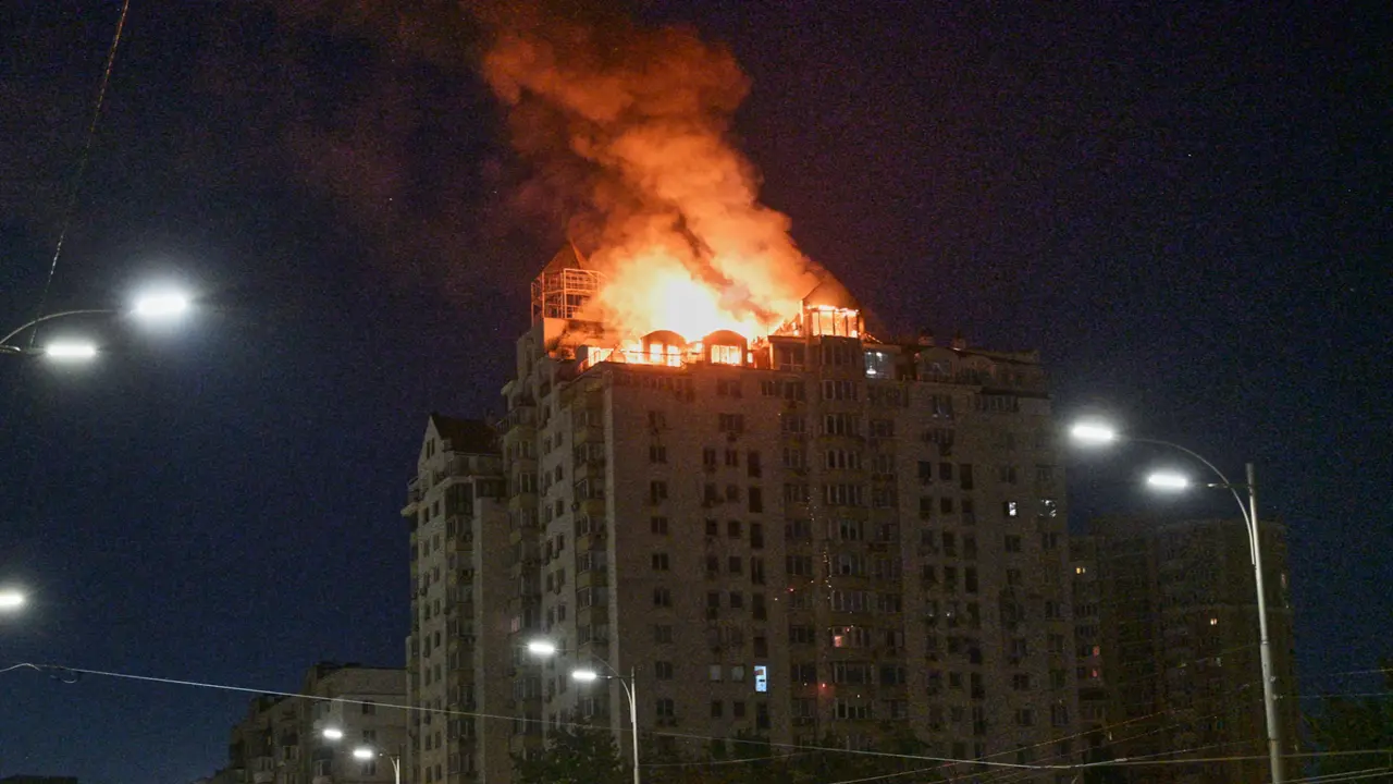 Nga phóng hàng chục tên lửa vào Kiev, gây loạt vụ nổ lớn