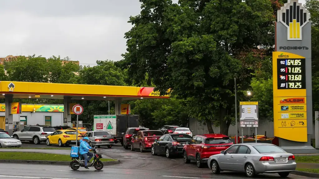 Nga tìm cách nhập xăng dầu sau loạt đòn tập kích của Ukraine