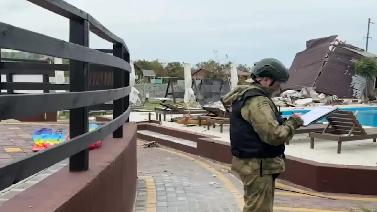 Nga - Ukraine tố nhau tập kích khu du lịch, trạm chuyển phát
