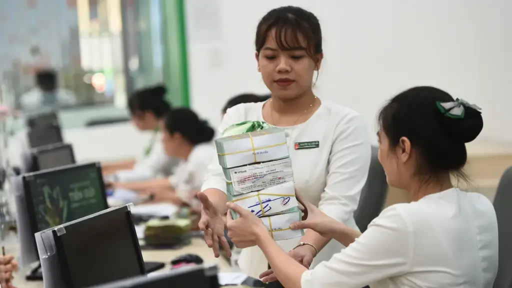 Ngân hàng nào hưởng lợi khi nới trần vốn ngắn hạn cho vay trung dài hạn?