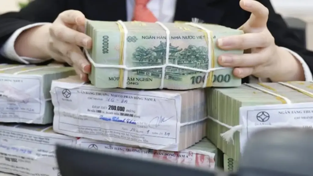 Ngân hàng nói không thiếu tiền, vì sao doanh nghiệp vẫn than khó vay?