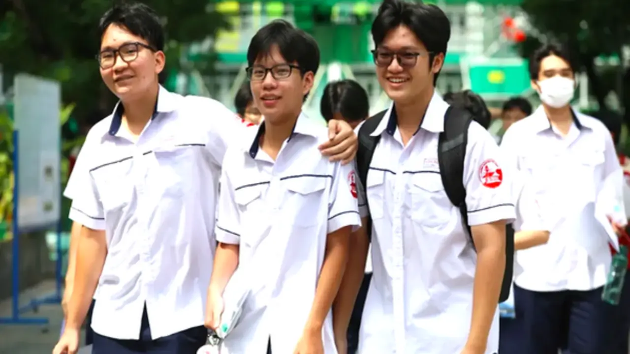 Ngành 'hot' nào có mức điểm sàn xét tuyển từ 15?