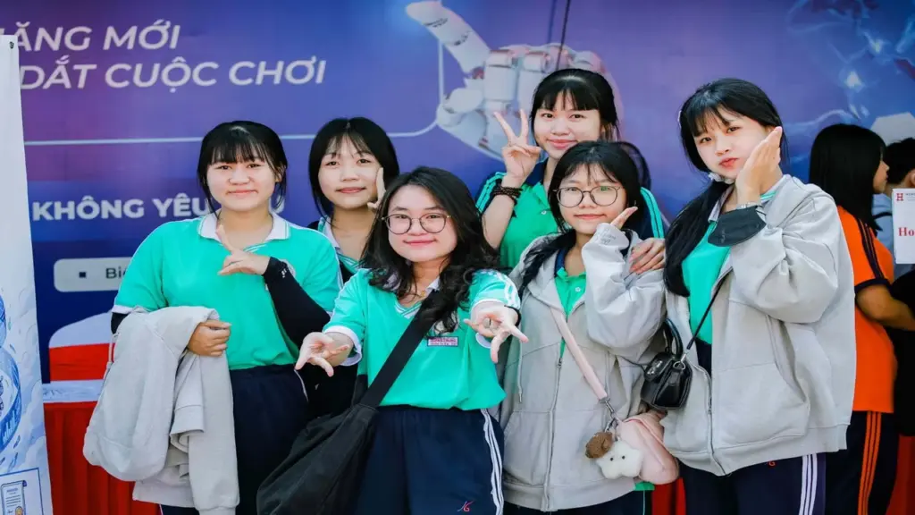 Ngày cuối đăng ký đại học: Mức điểm sàn cao nhất phía Nam lên đến 24 điểm