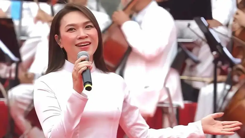 Nghệ sĩ hát mừng 50 năm Sài Gòn - Gia Định mang tên Chủ tịch Hồ Chí Minh
