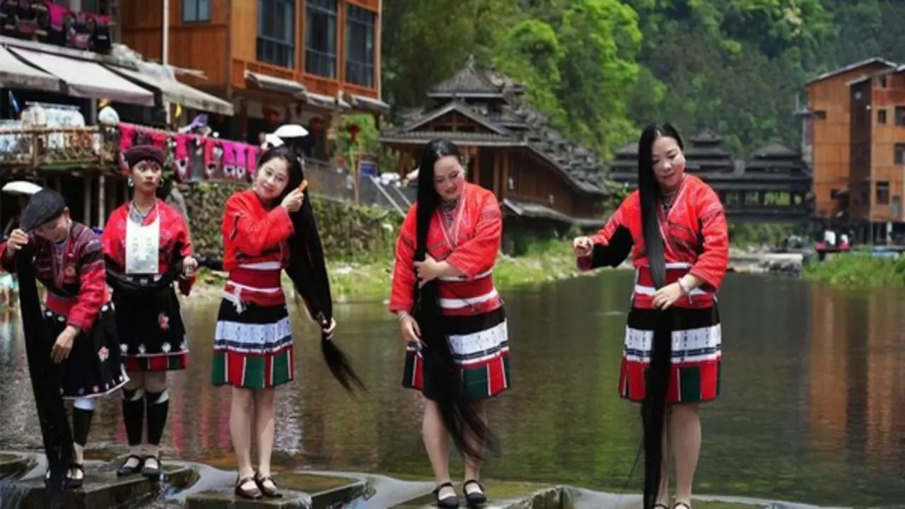 Ngôi làng nổi tiếng với "đặc sản" tóc dài, người dân kiếm hàng nghìn tỷ đồng nhờ livestream
