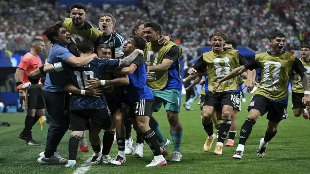 Ngược dòng hạ tuyển Anh, Argentina tiến vào chung kết World Cup 2026