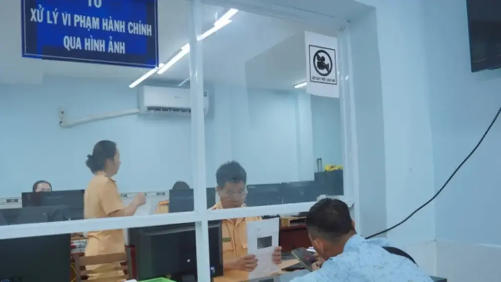 Người dân gửi hình ảnh vi phạm giao thông, gần 3.000 trường hợp bị CSGT xử lý