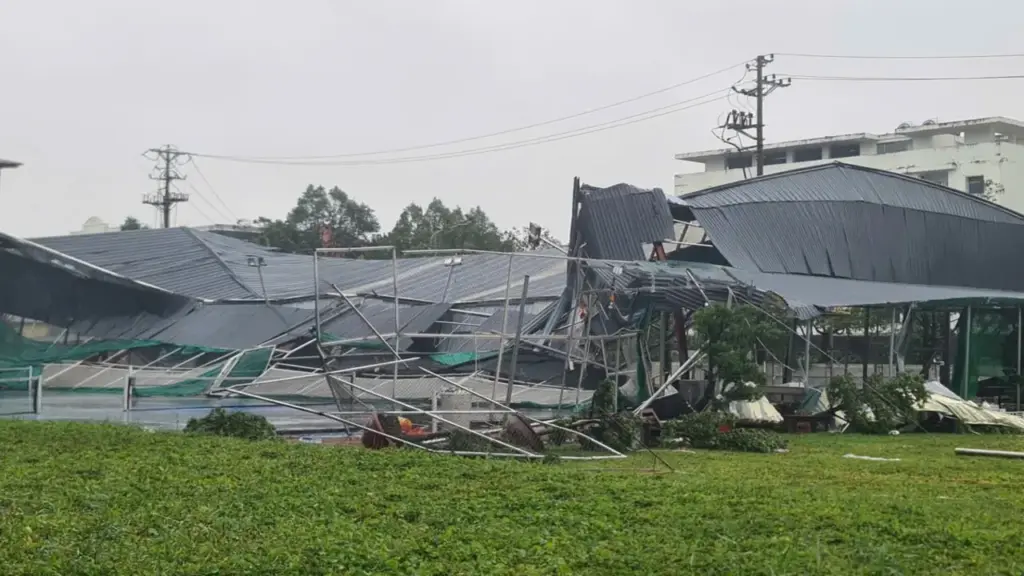 Người dân Móng Cái: 'Chưa thấy cơn bão nào quần thảo lâu như bão số 1'