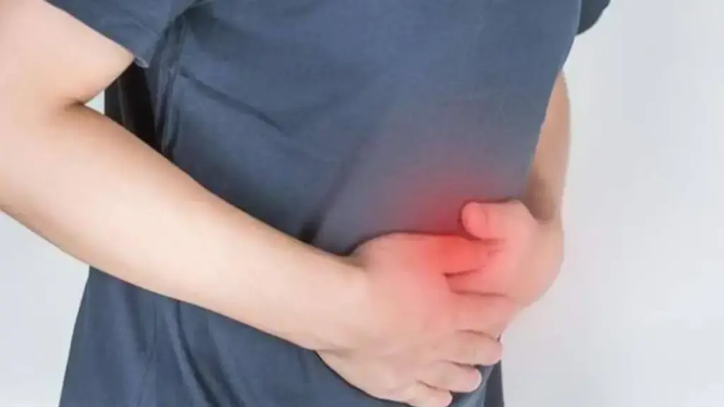 Người đàn ông 35 tuổi "gan trắng xoá" vì ngày nào cũng uống loại nước quen thuộc