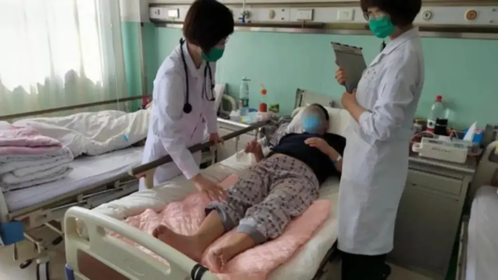 Người đàn ông 50 tuổi suýt tử vong sau khi ăn cơm rang