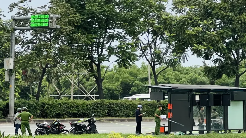 Người đàn ông tử vong bất thường tại trạm xe buýt ở TPHCM