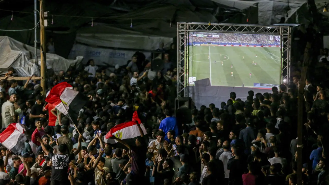 Người Gaza xem World Cup giữa đống đổ nát