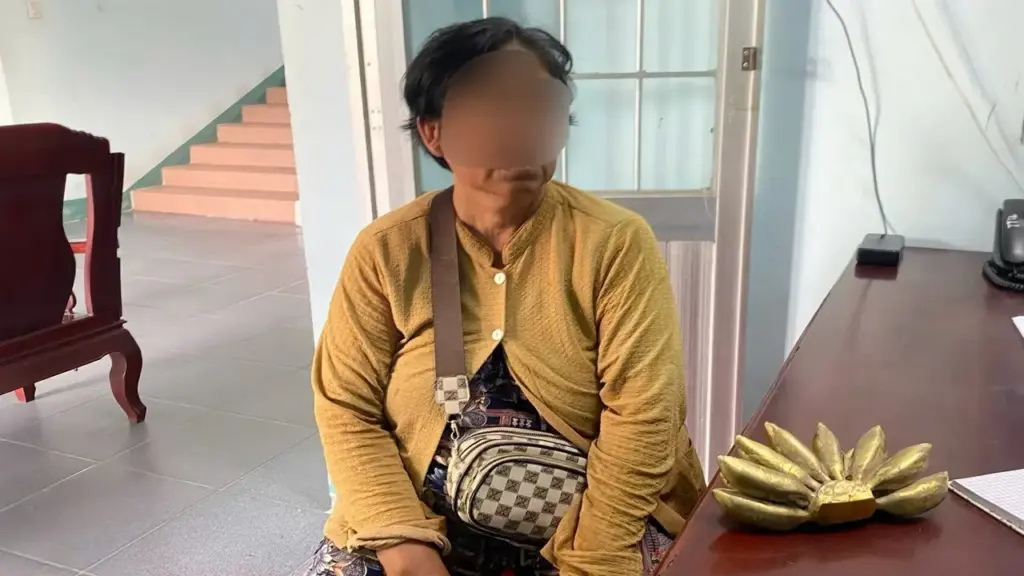 Người phụ nữ bán vé số bị lừa hết tài sản vì nải chuối "hàng quý"