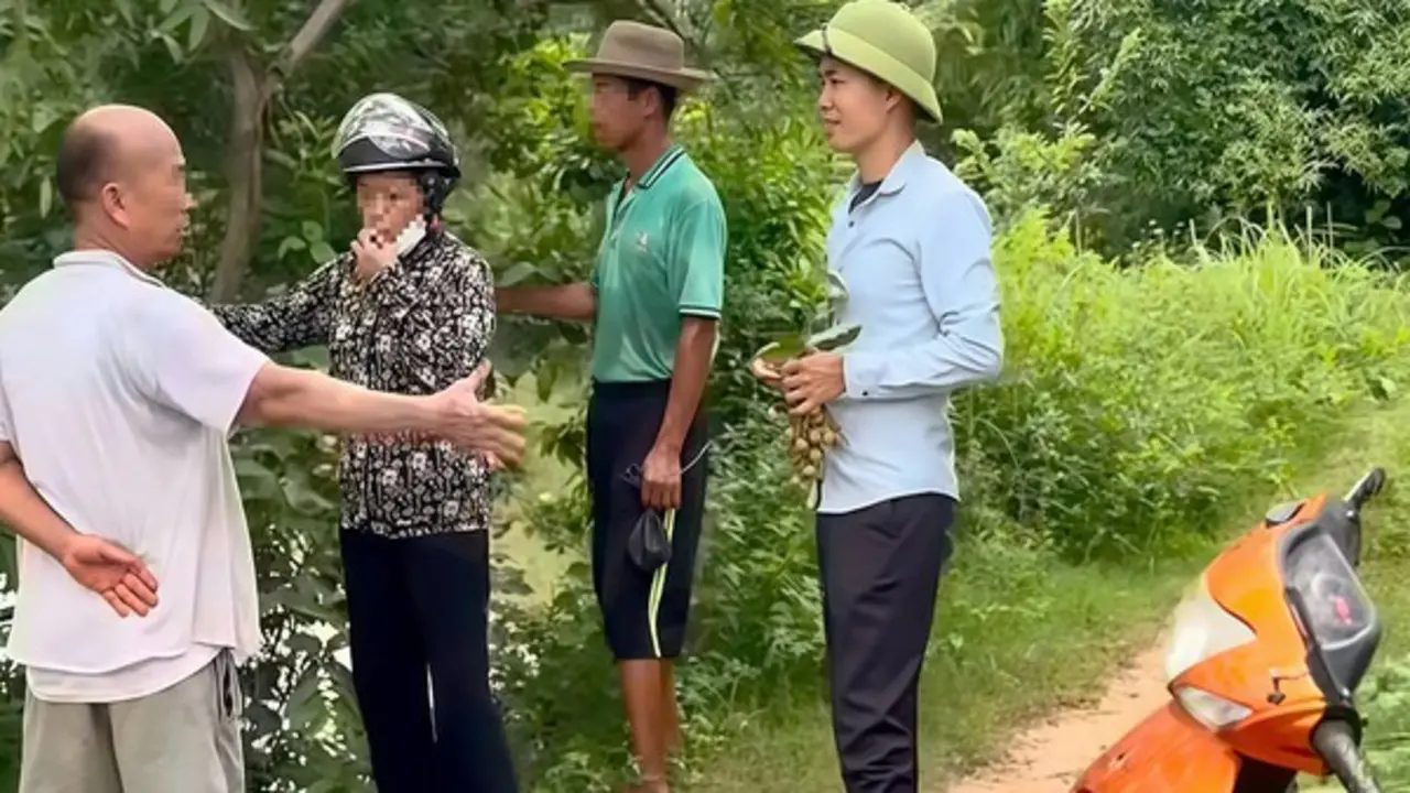 Người trẻ 'gánh việc làng': Đưa tư duy số về thôn, tổ dân phố