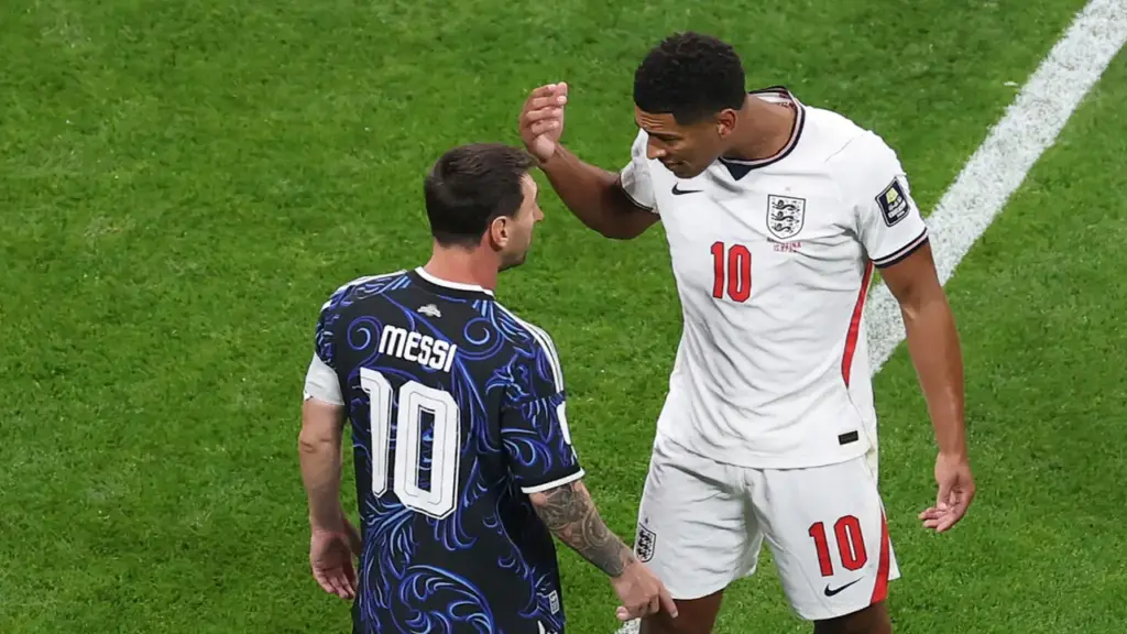 Nguồn cơn Bellingham cãi vã với Messi