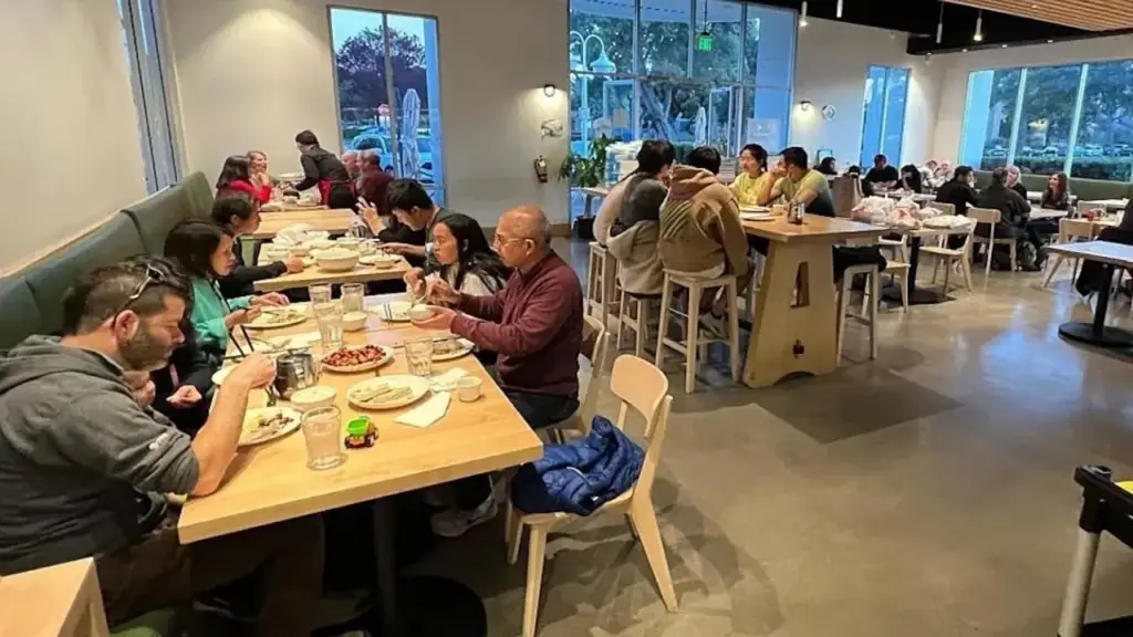 Nhà hàng California buộc bố mẹ bồi thường nếu để con quậy phá