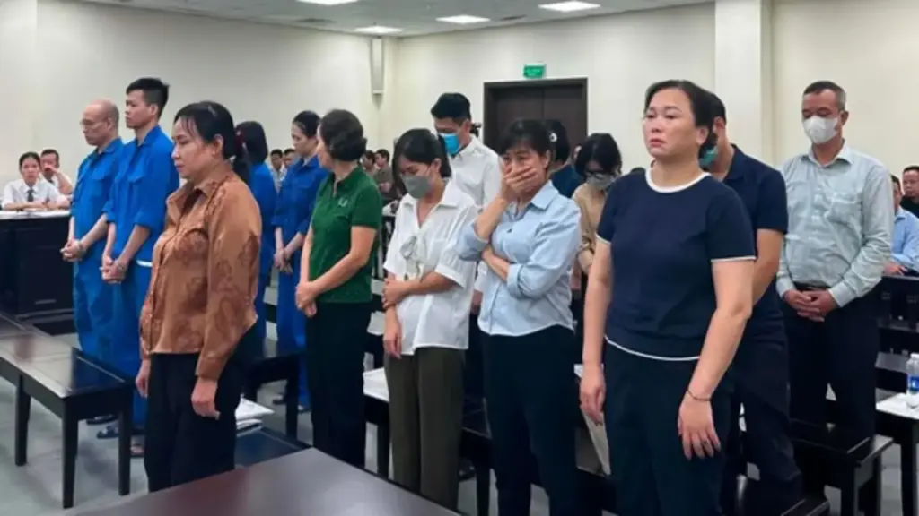 Nhận hối lộ 1,3 tỉ, cựu cán bộ y tế nói 'nể lắm mới nhận'