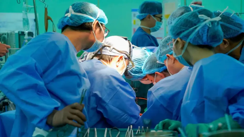 Nhiều phòng mổ đồng loạt sáng đèn đón 'món quà sự sống' từ cô gái 22 tuổi