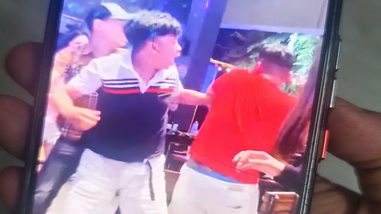 Nhóm thanh niên đánh nhau, náo loạn quán nhậu ở TPHCM