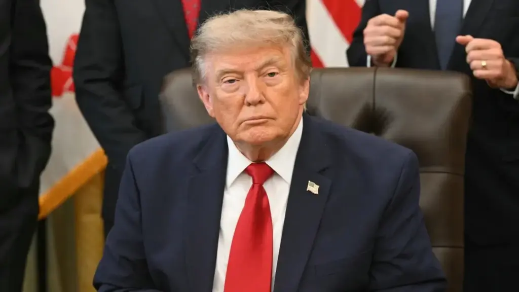 Những 'cú bẻ lái' của ông Trump trong chính sách với Iran và Ukraine