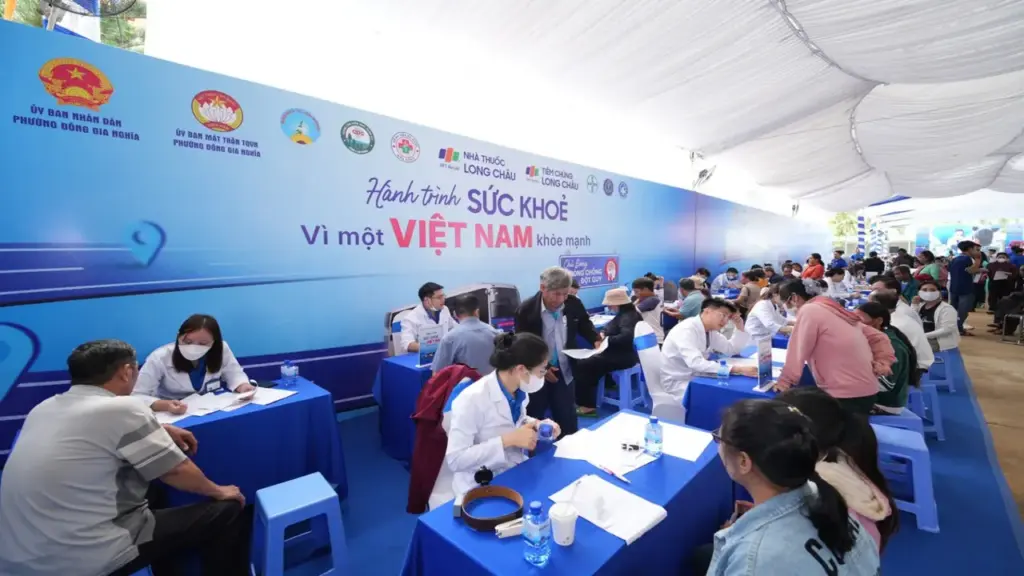 Nối dài Hành trình sức khỏe: Long Châu khám tầm soát đột quỵ cho người dân Lâm Đồng