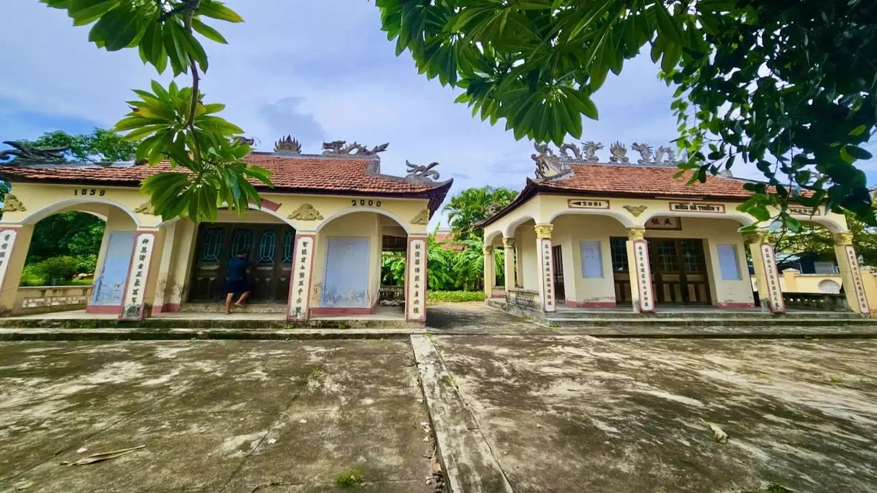 Nỗi lo sắc phong, hiện vật cổ hàng trăm năm tuổi hư hại vì bão lũ