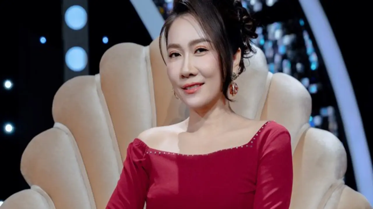 Nữ ca sĩ hát nhạc quê hương tiết lộ điều gìn giữ suốt 30 năm