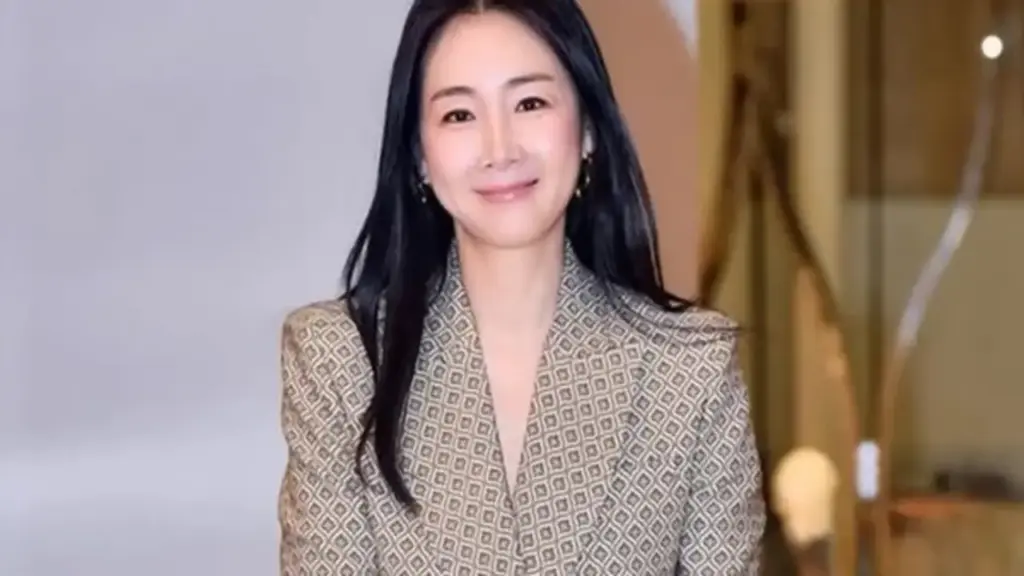 "Nữ hoàng nước mắt" Choi Ji Woo ở tuổi 51 với diện mạo gây ngỡ ngàng