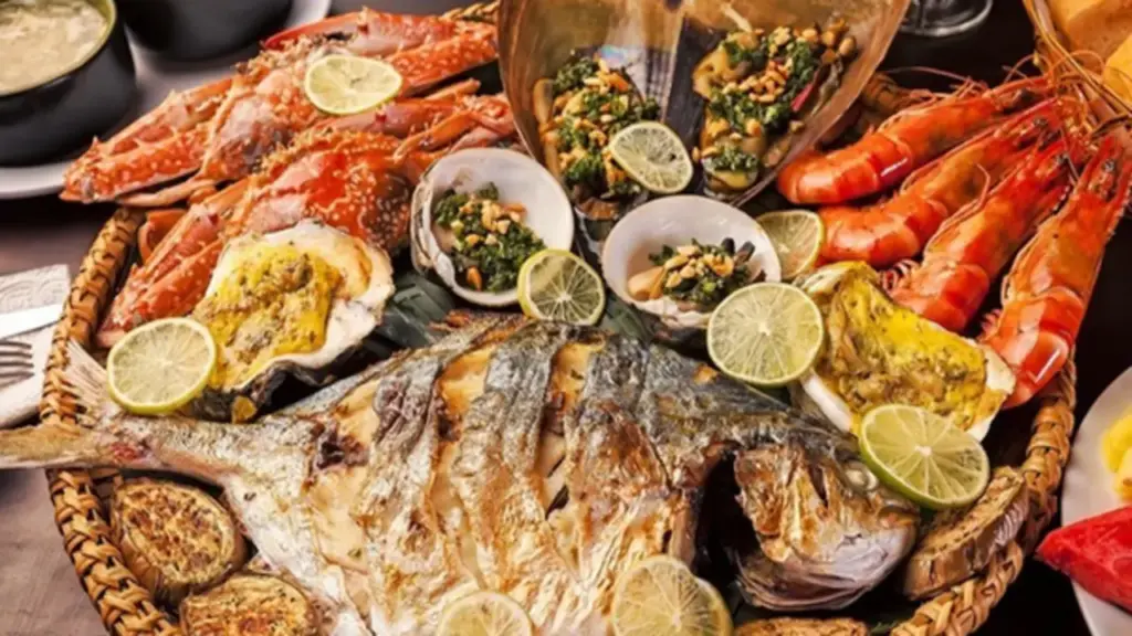 Nữ sinh 15 tuổi nguy kịch sau bữa ăn hải sản, bác sĩ cảnh báo dấu hiệu cần biết