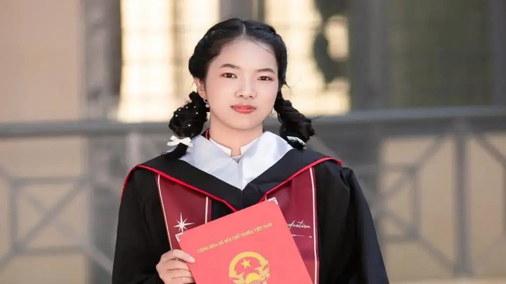 Nữ thủ khoa 30 điểm dành nửa năm học để 'cày' đề