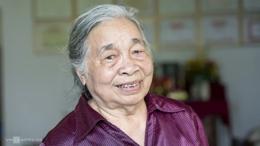 Nữ y tá cõng 5 thương binh giữa làn mưa đạn 60 năm trước