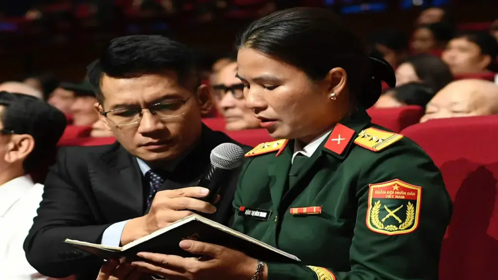 Nước mắt người thân với kỷ vật liệt sĩ