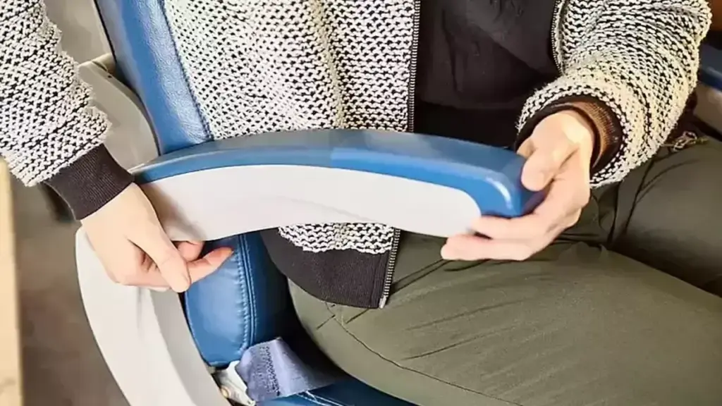 Nút bấm bí mật để có chỗ ngồi rộng trên ghế máy bay