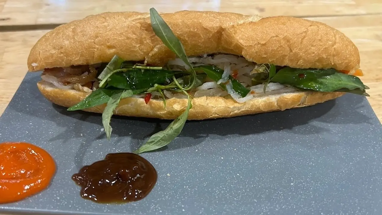 Ổ bánh mì 200 K 'ăn một lần rồi thôi' ở sân bay Nội Bài